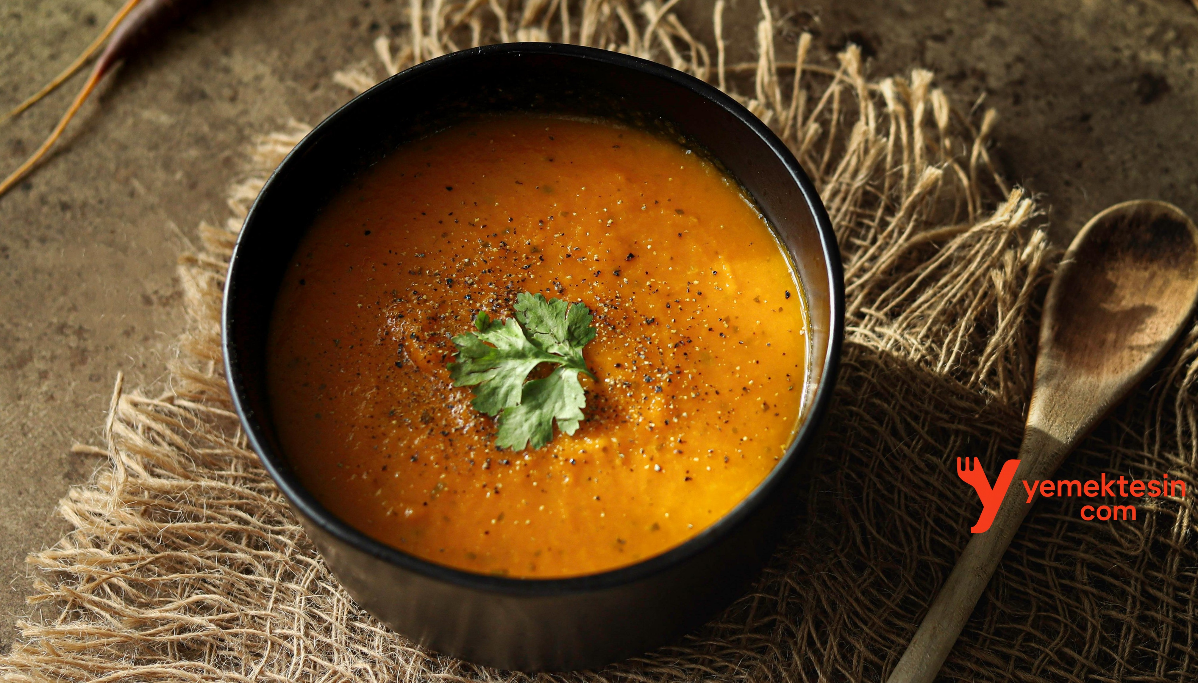 Şifa Dolu Geleneksel Ezogelin Çorbası